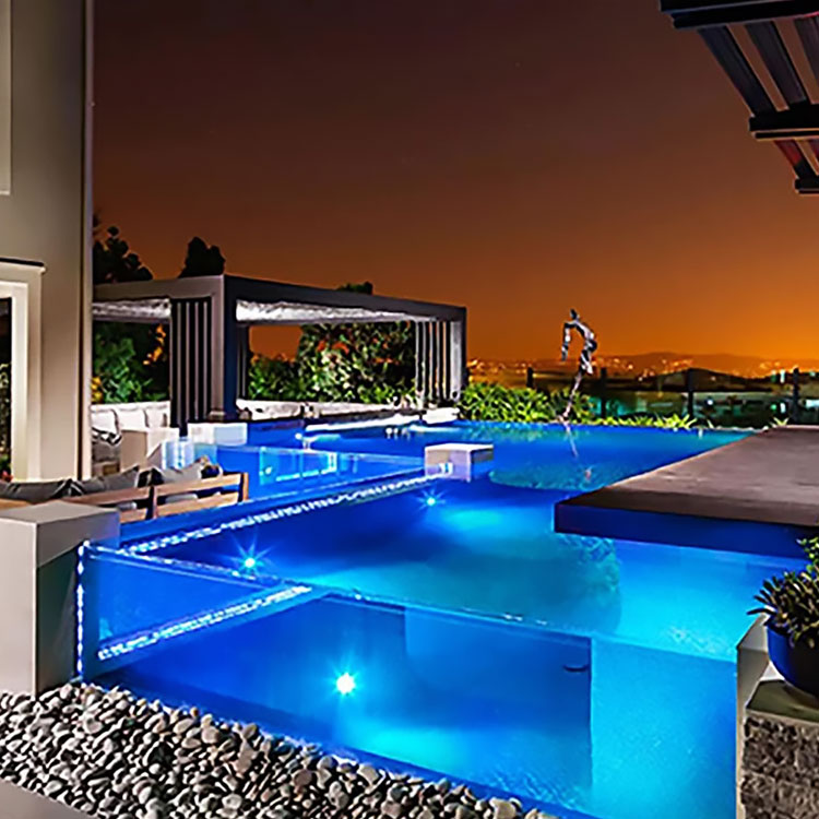 Fabricante de piscinas acr&iacute;licas - especialista em constru&ccedil;&atilde;o de piscinas