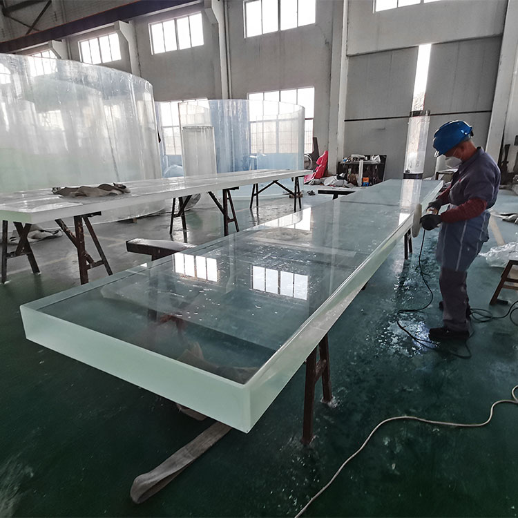 Fabricante de piscinas acr&iacute;licas - especialista em constru&ccedil;&atilde;o de piscinas