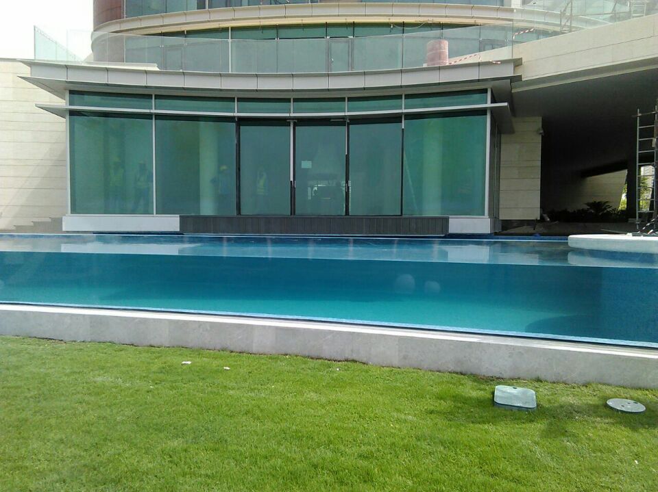 Piscina Cl&aacute;ssica Apoiada Em Janela De 3 Lados - Leyu