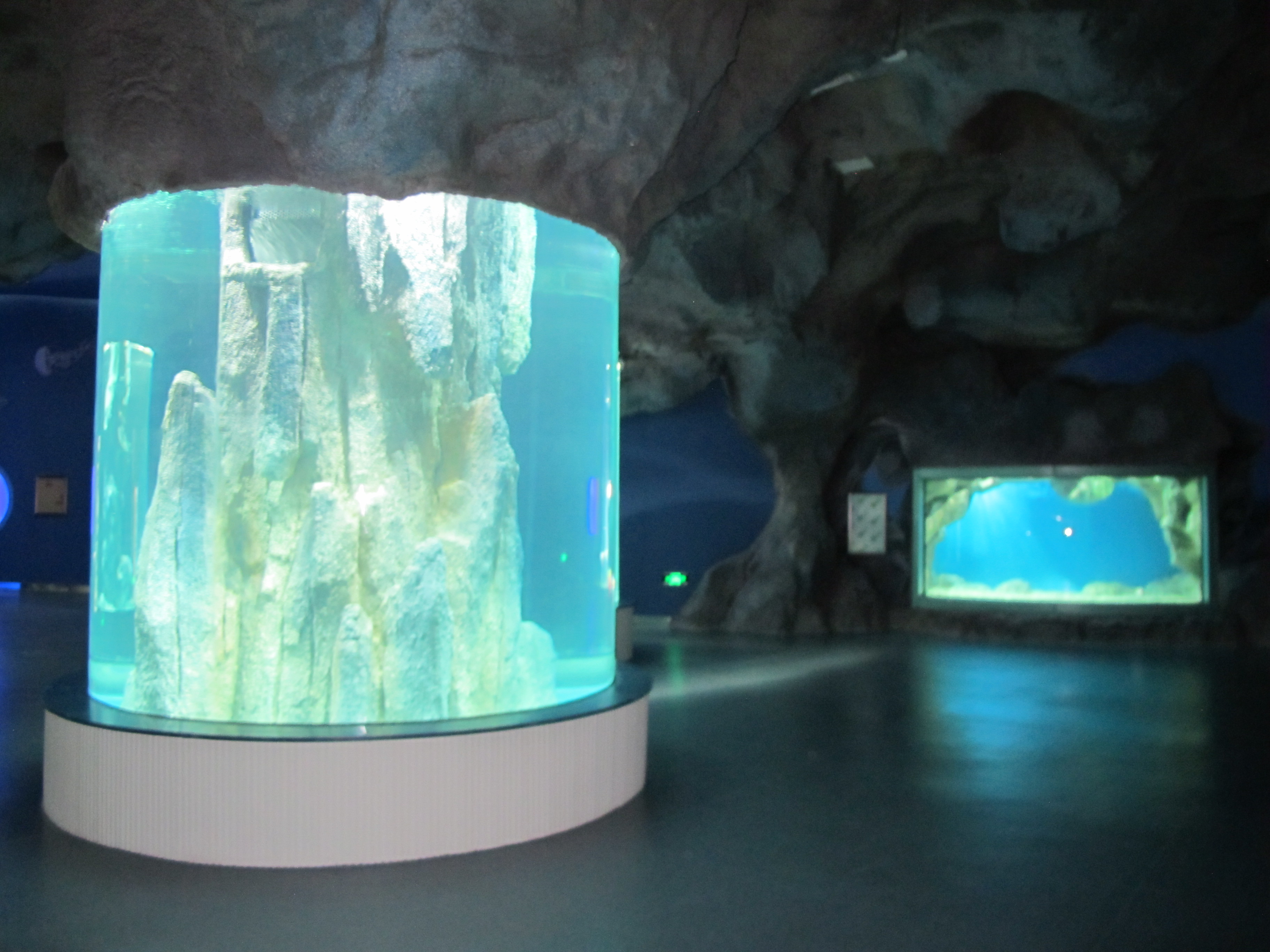 Aqu&aacute;rio cil&iacute;ndrico acr&iacute;lico - LEYU INSTALLATION