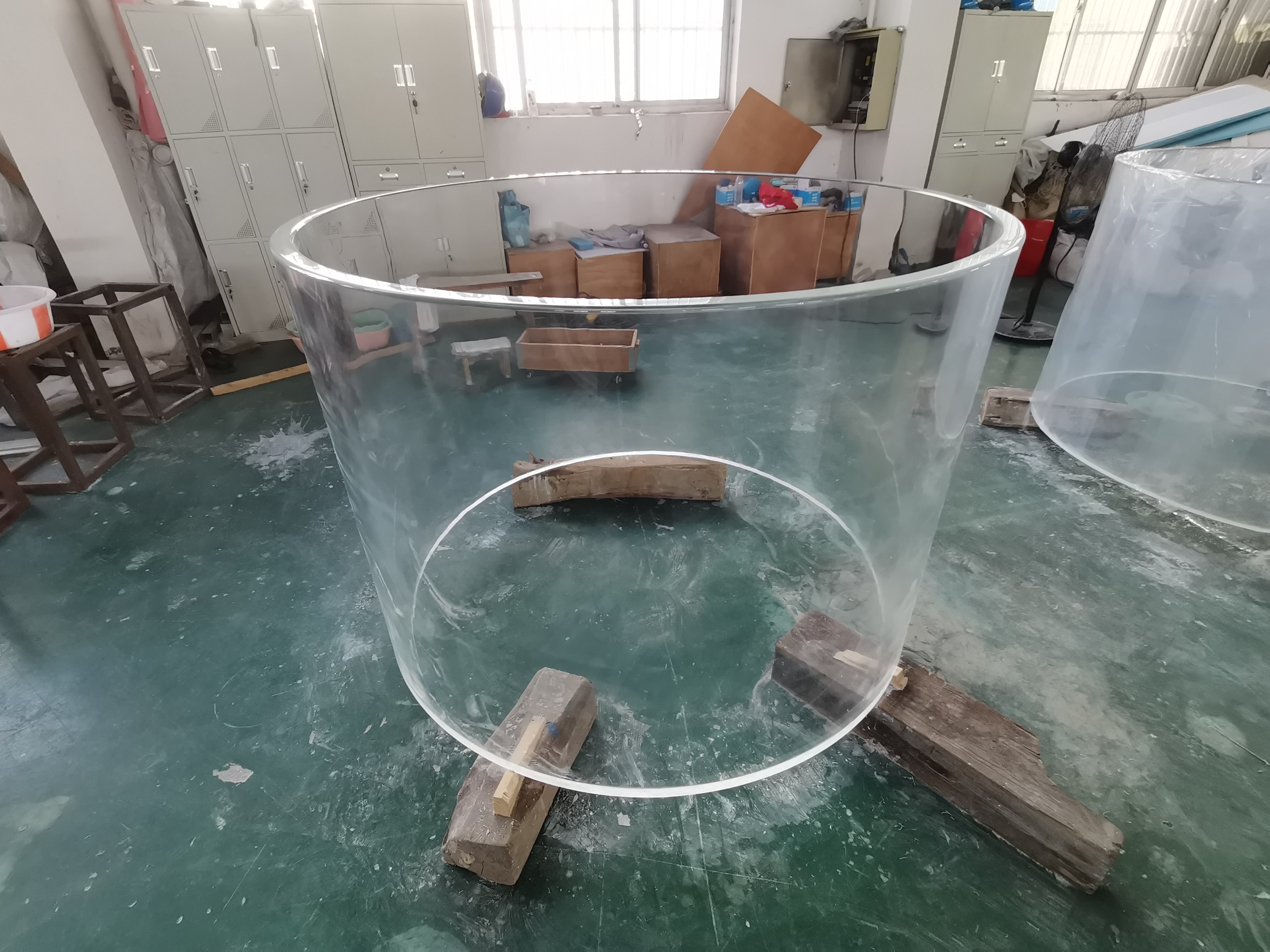 Aqu&aacute;rio cil&iacute;ndrico acr&iacute;lico - LEYU INSTALLATION