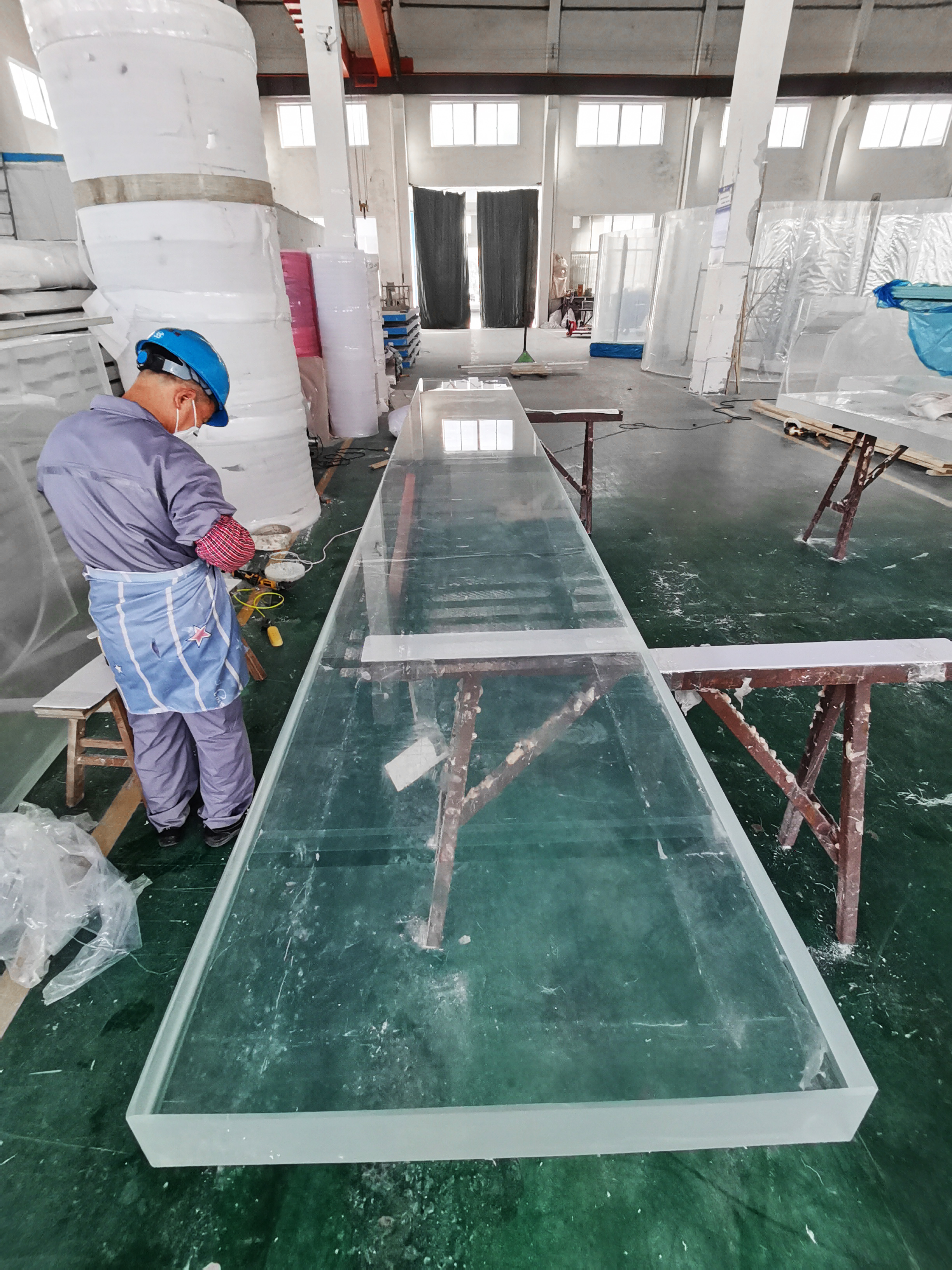 Abraçando o Futuro: Piscina de Acrílico no Oriente Médio - Dubai