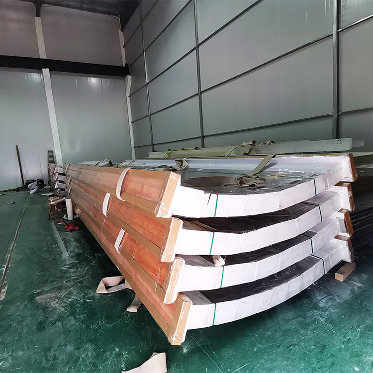 Uma empresa fabrica aquários retangulares e tanques de peixes em formato alfandegário - Fábrica de produtos de folha acrílica Leyu