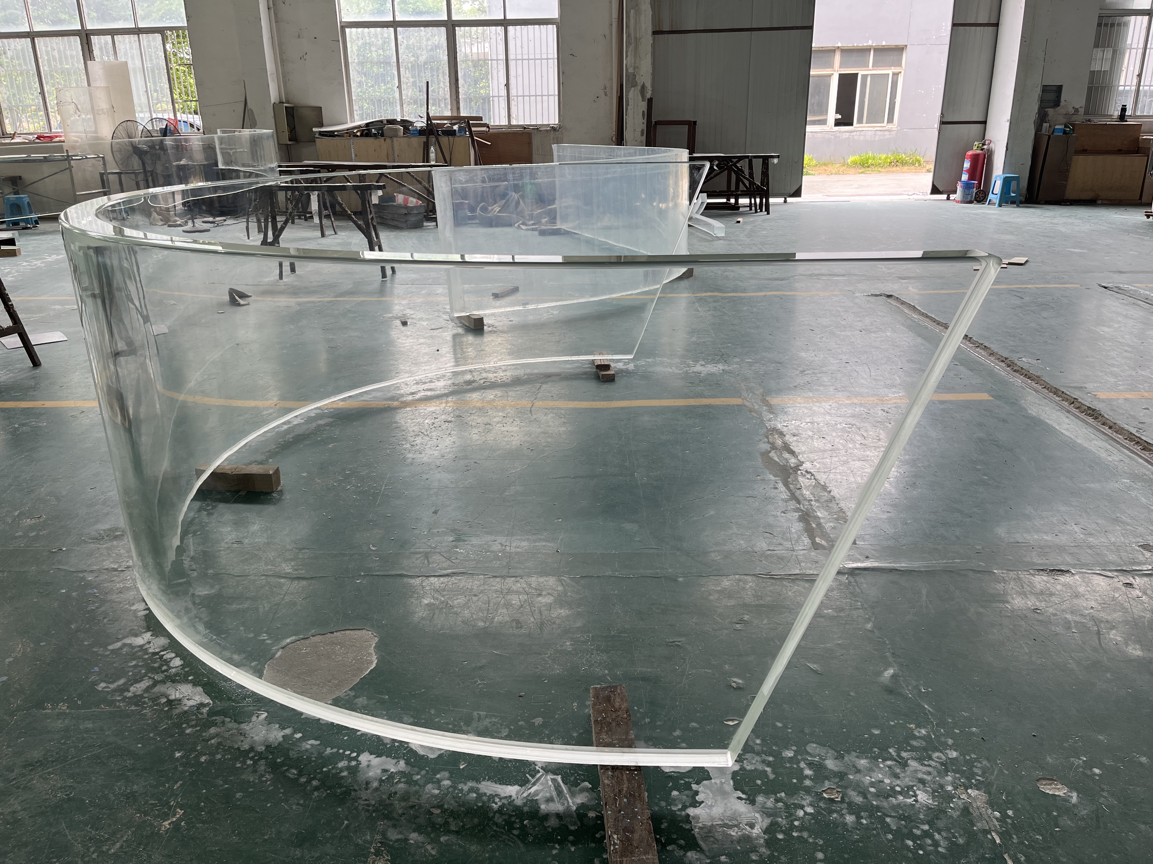 Instala&ccedil;&atilde;o de piscina acr&iacute;lica - LEYU