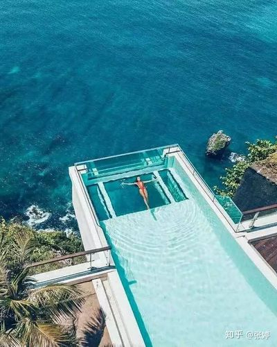 Transforme seu oásis com piscinas de acrílico acrílico sob medida no Oriente Médio