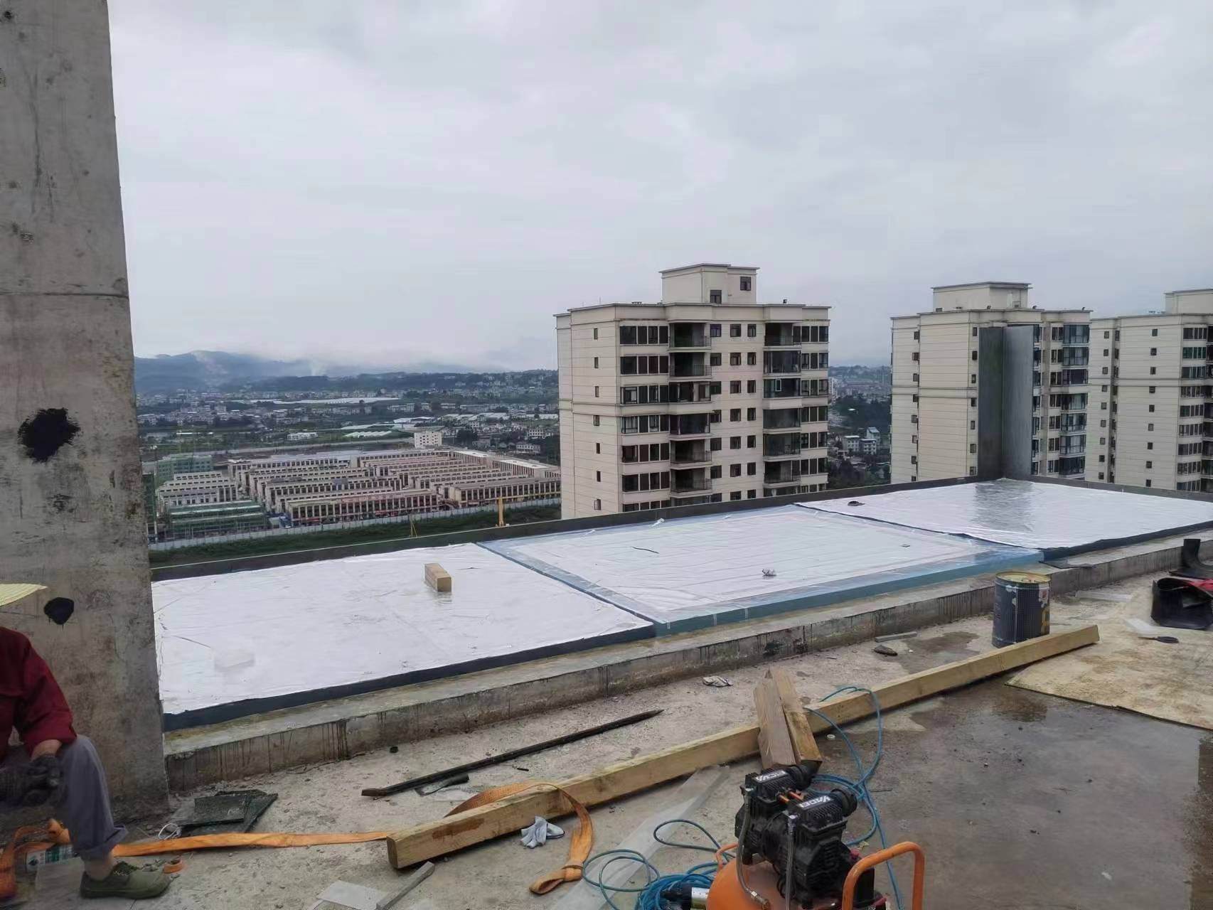 Grande piscina de acrílico nas Filipinas: luxo cristalino para um paraíso tropical