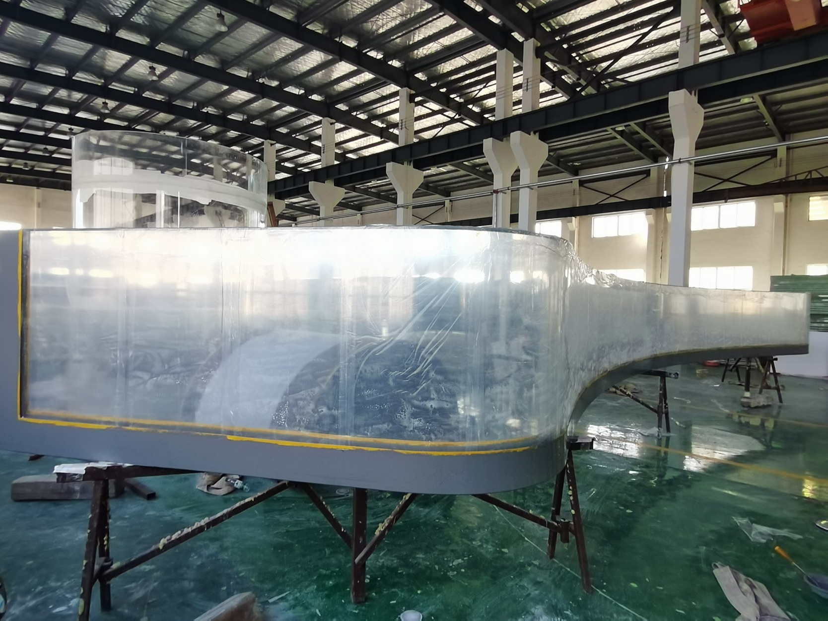 Grande piscina de acrílico nas Filipinas: luxo cristalino para um paraíso tropical