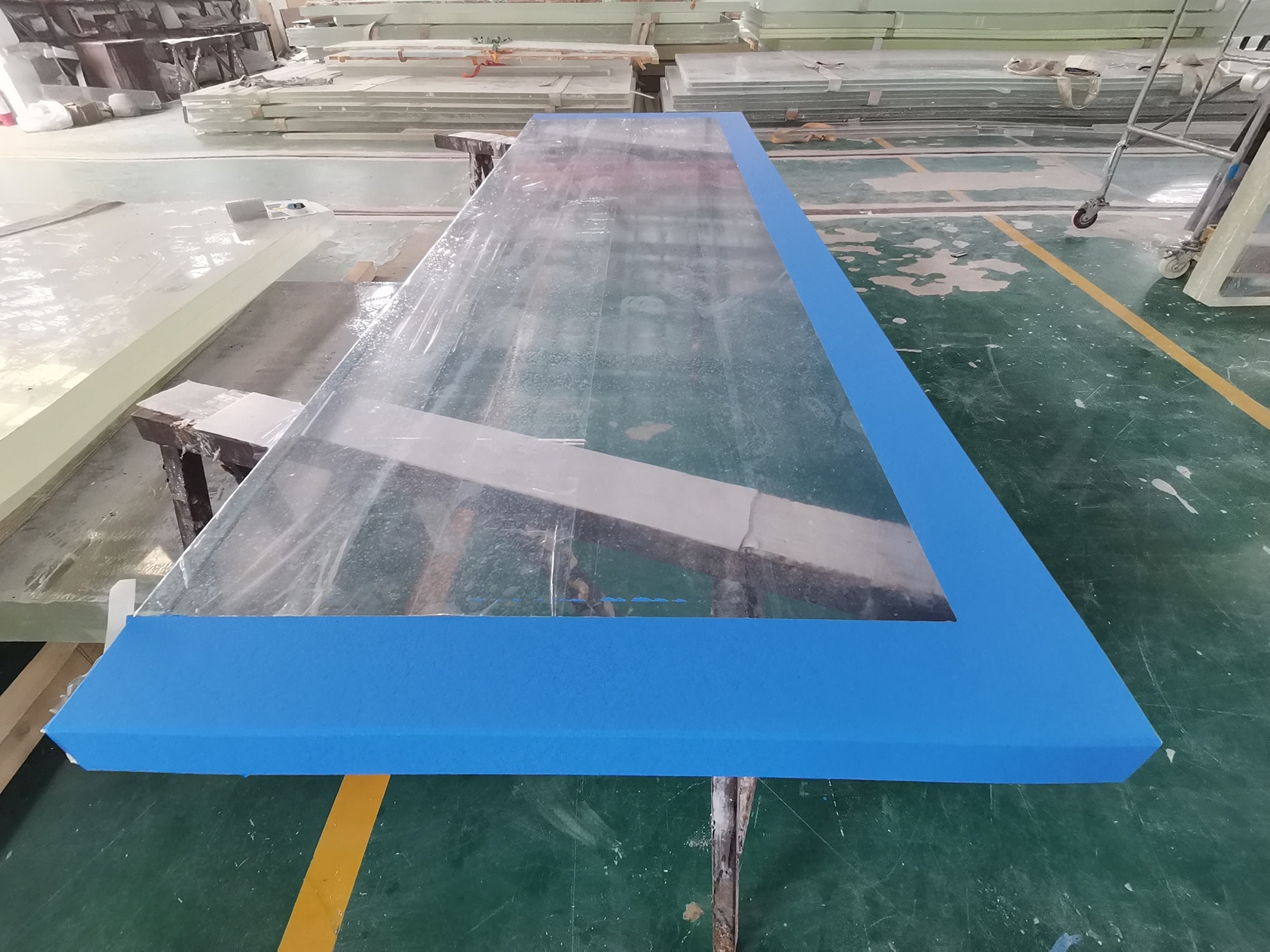 Como pintar painéis acrílicos para paredes de piscinas