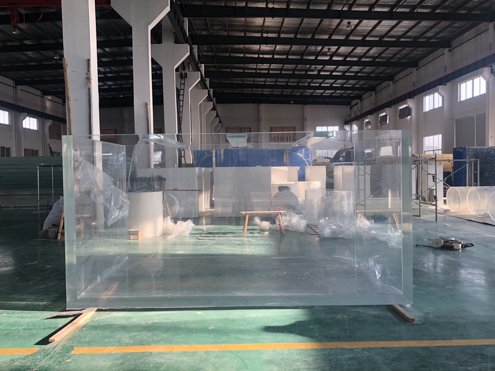 Usando acrílico para construir aquários e tanques de peixes pela fábrica Leyu - Leyu