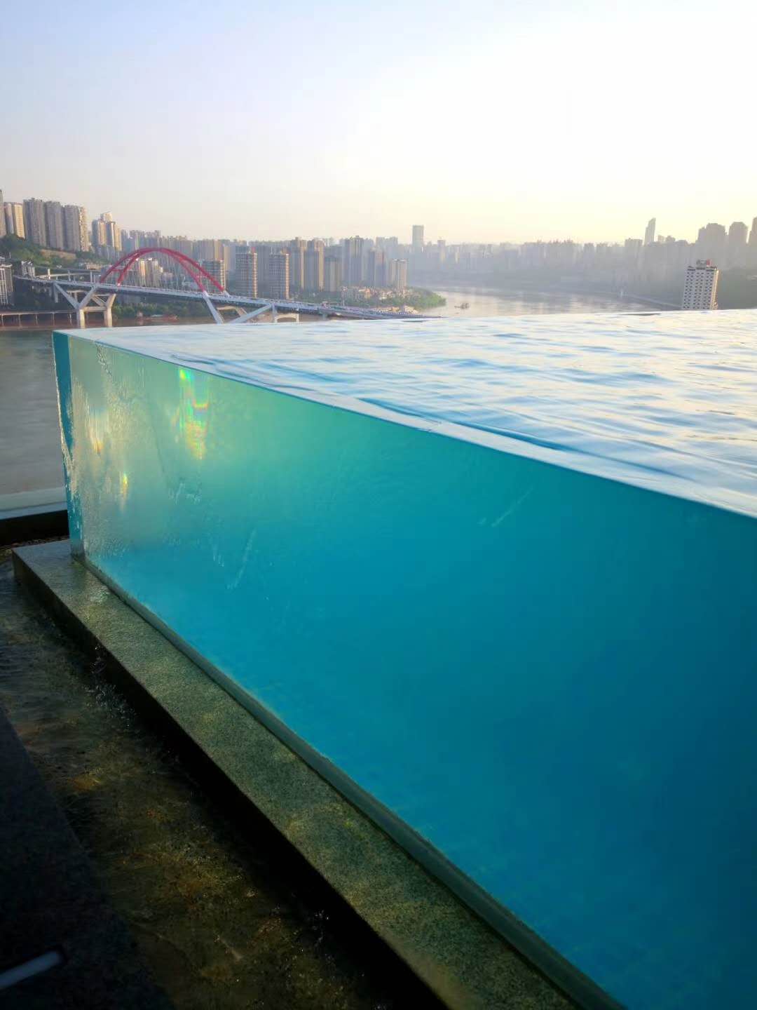 Transforme seu oásis com piscinas de acrílico acrílico sob medida no Oriente Médio